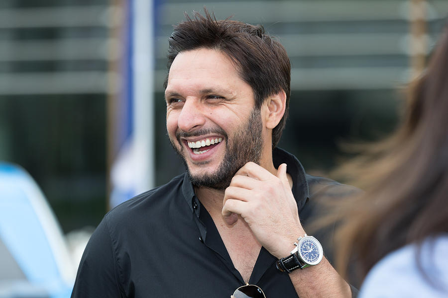 Shahid Afridi Full Biography, Records, Height, Age, Wife, Family, & More