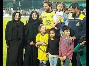 Shahid Afridi with his doughters